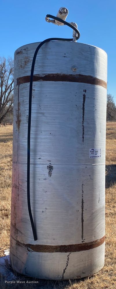 image for item DL1339 (2) fuel tanks