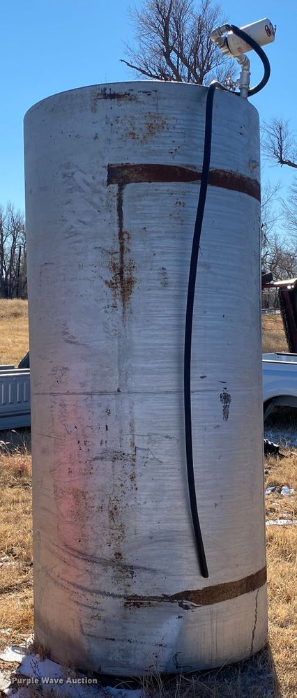 image for item DL1339 (2) fuel tanks