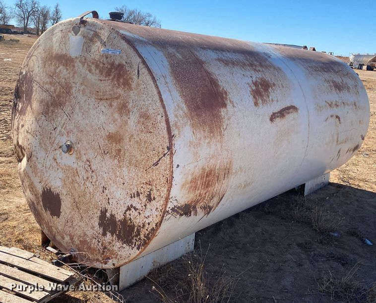 image for item DL1339 (2) fuel tanks