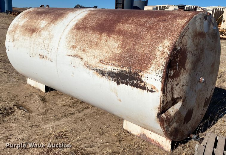 image for item DL1339 (2) fuel tanks