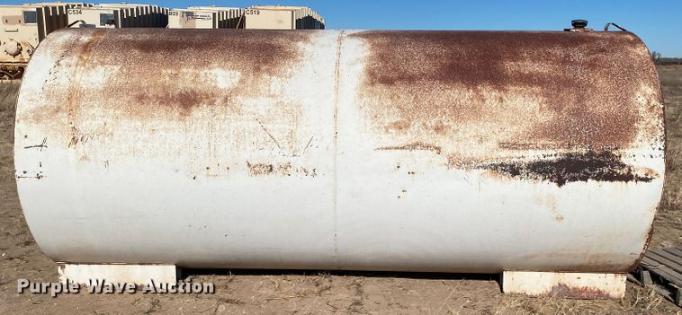 image for item DL1339 (2) fuel tanks