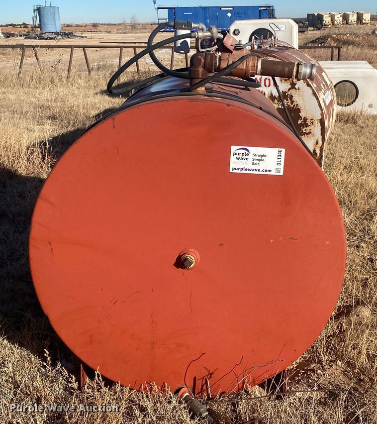 image for item DL1340 (3) fuel tanks