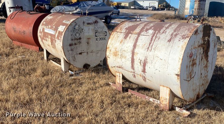 image for item DL1340 (3) fuel tanks