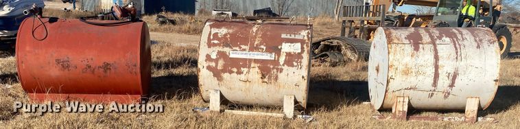 image for item DL1340 (3) fuel tanks
