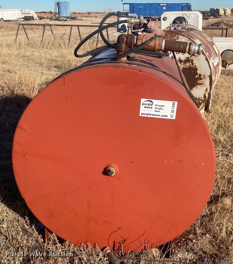 image for item DL1340 (3) fuel tanks