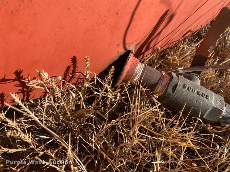 image for item DL1340 (3) fuel tanks