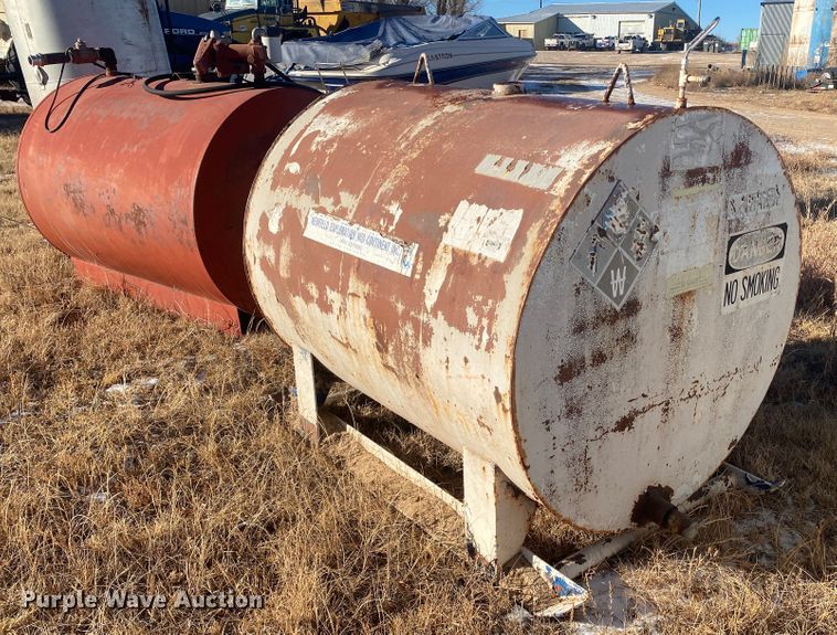 image for item DL1340 (3) fuel tanks