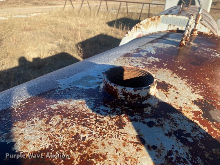 image for item DL1340 (3) fuel tanks