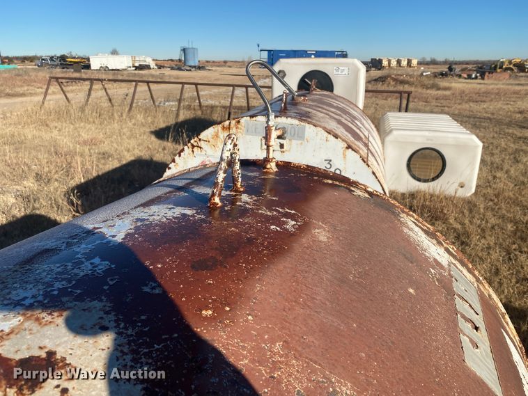 image for item DL1340 (3) fuel tanks