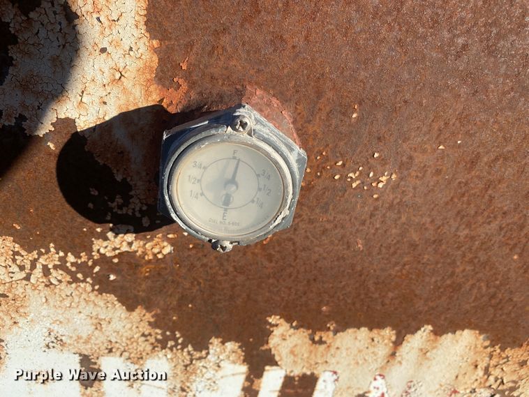 image for item DL1340 (3) fuel tanks