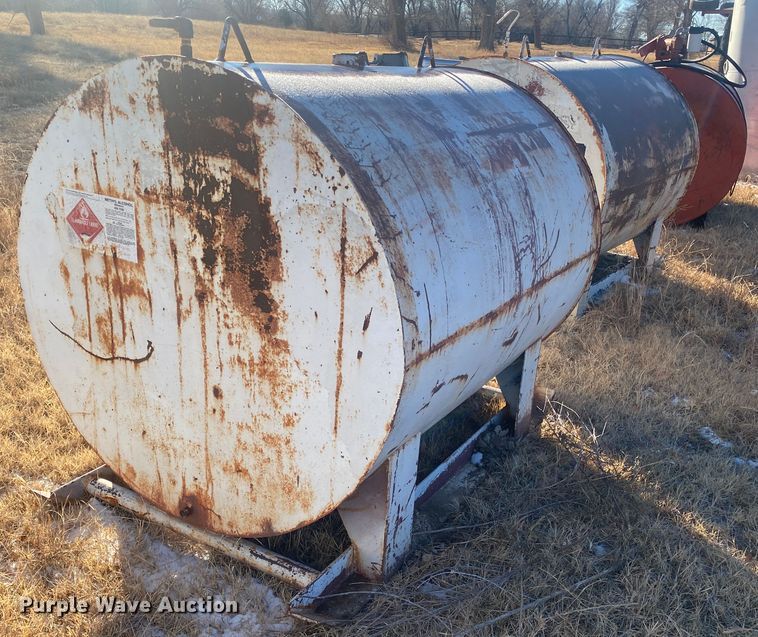 image for item DL1340 (3) fuel tanks