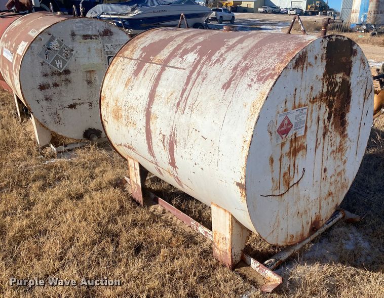 image for item DL1340 (3) fuel tanks