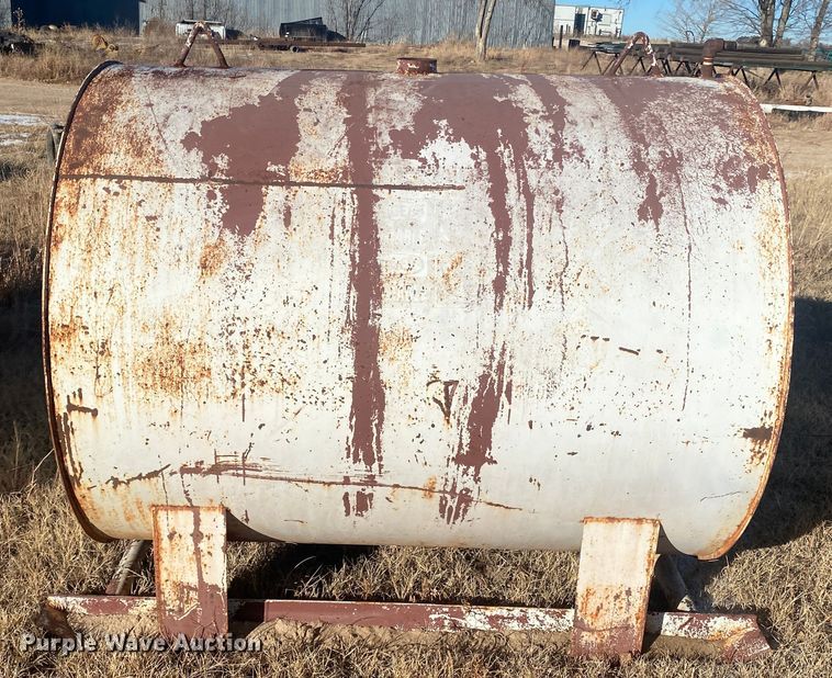 image for item DL1340 (3) fuel tanks