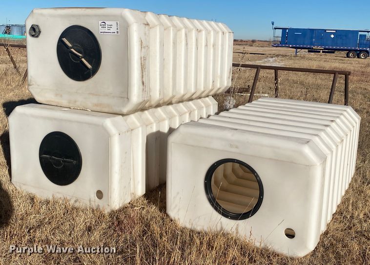 image for item DL1341 (3) poly tanks