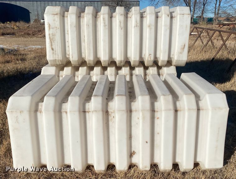 image for item DL1341 (3) poly tanks