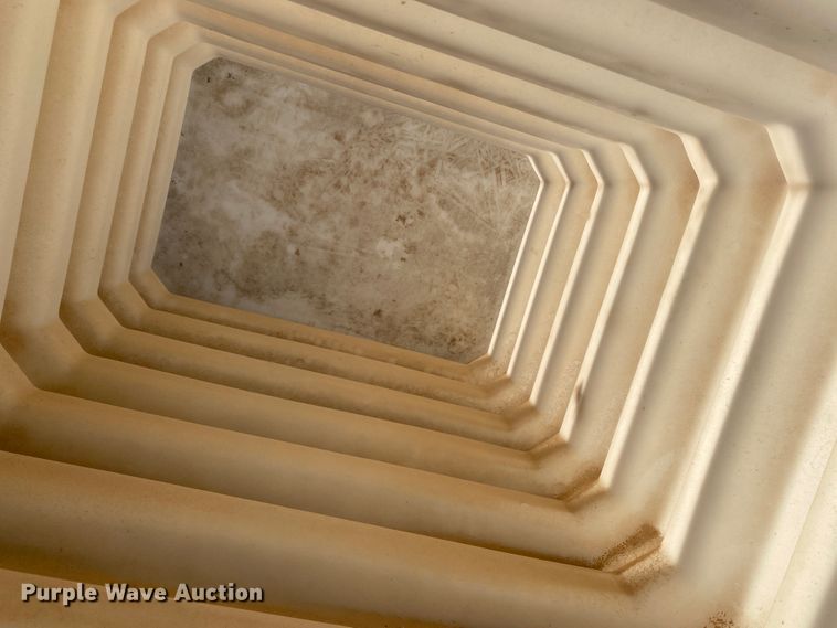 image for item DL1341 (3) poly tanks