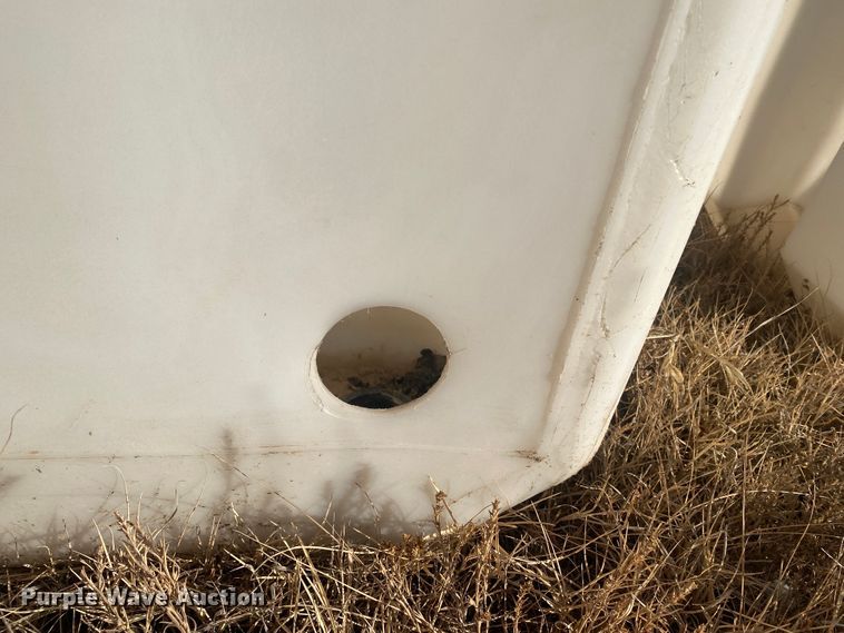 image for item DL1341 (3) poly tanks