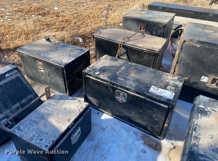 image for item DL1347 Approximately 11 toolboxes