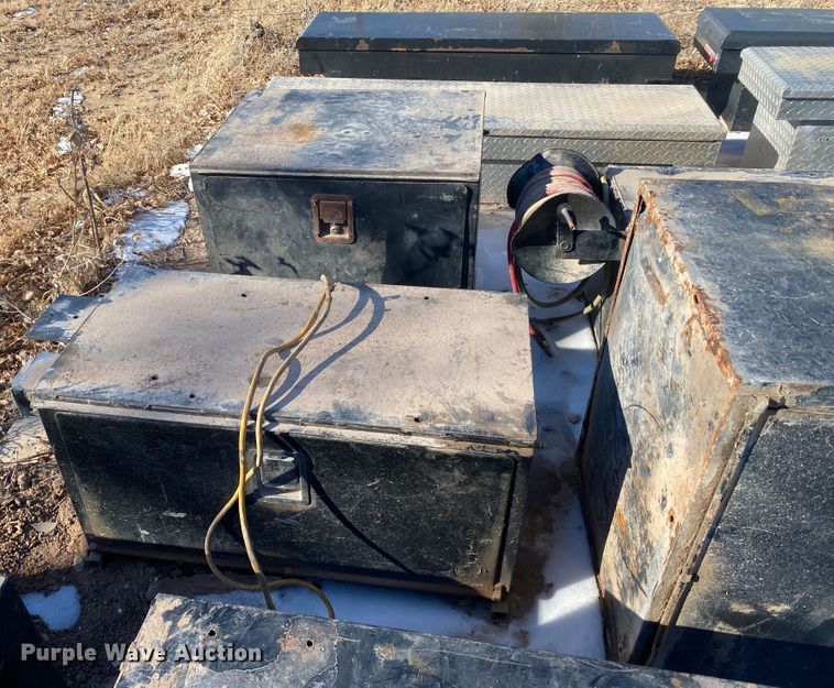 image for item DL1347 Approximately 11 toolboxes