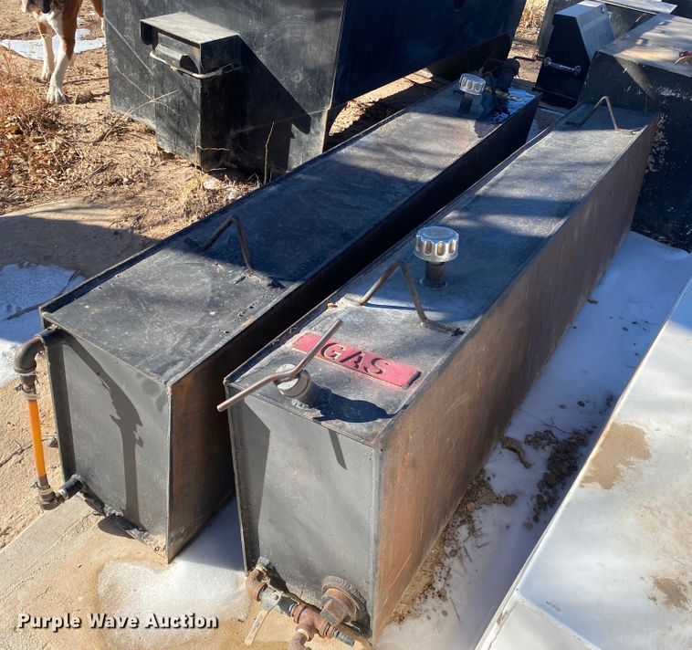 image for item DL1348 (4) fuel tanks