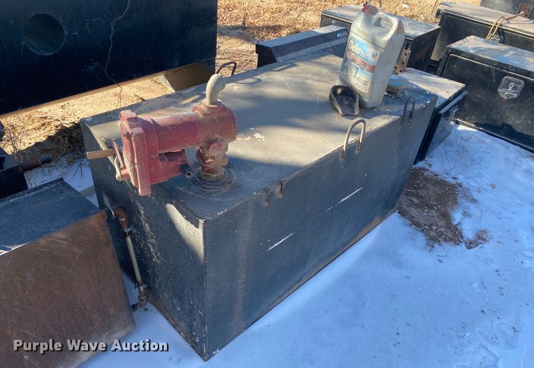 image for item DL1348 (4) fuel tanks