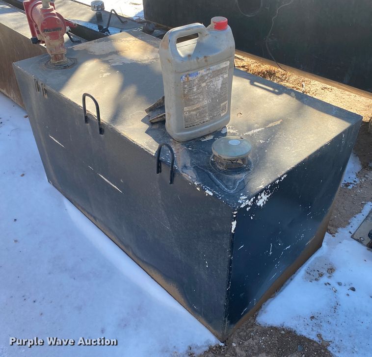 image for item DL1348 (4) fuel tanks