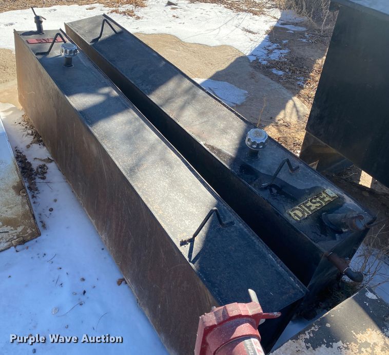 image for item DL1348 (4) fuel tanks