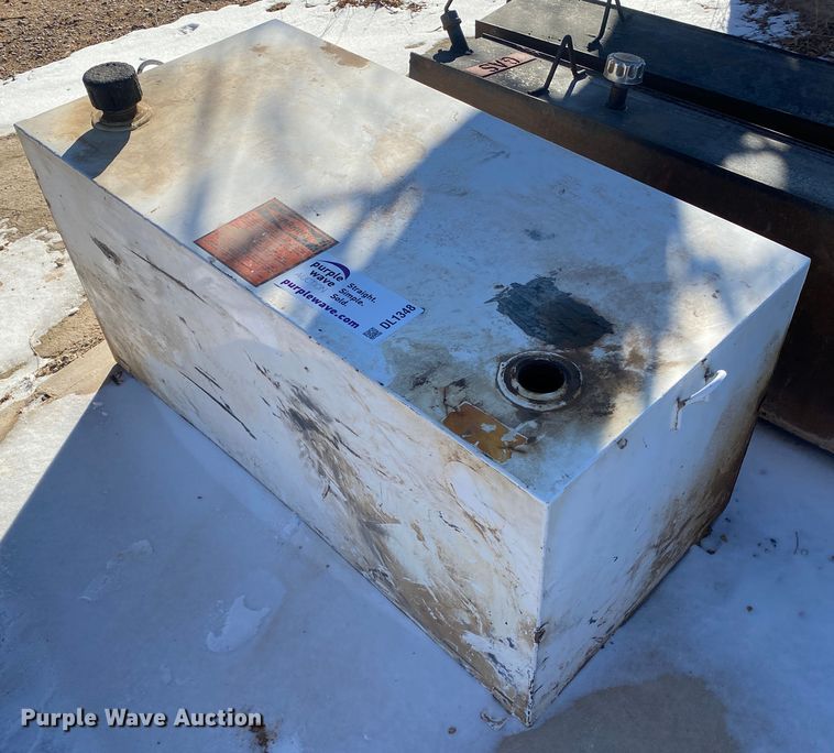 image for item DL1348 (4) fuel tanks