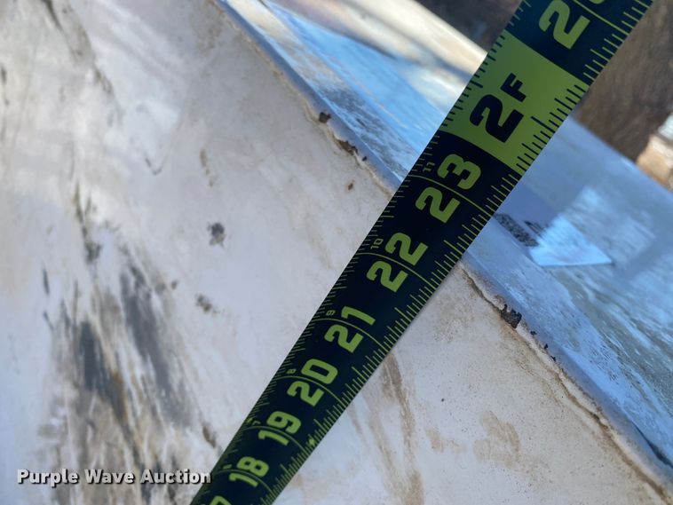 image for item DL1348 (4) fuel tanks