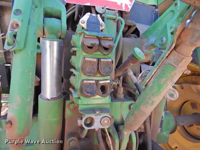 image for item DN0098 2000 John Deere 7810  MFWD tractor