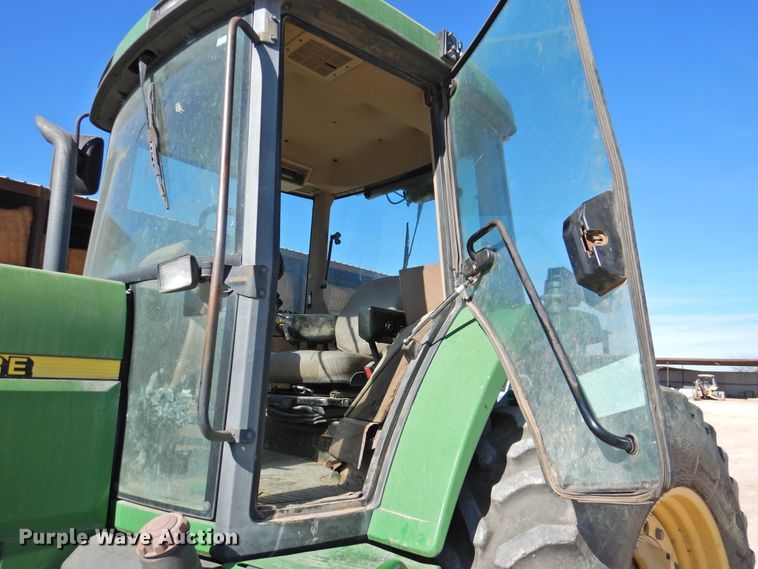 image for item DN0098 2000 John Deere 7810  MFWD tractor