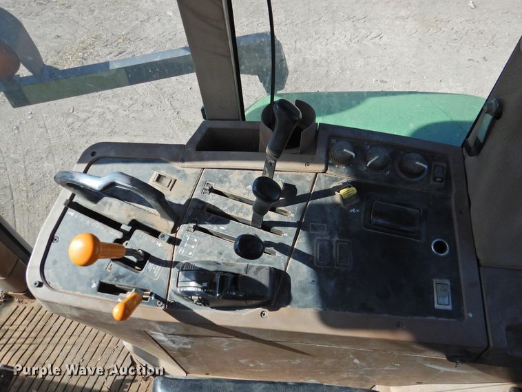 image for item DN0098 2000 John Deere 7810  MFWD tractor