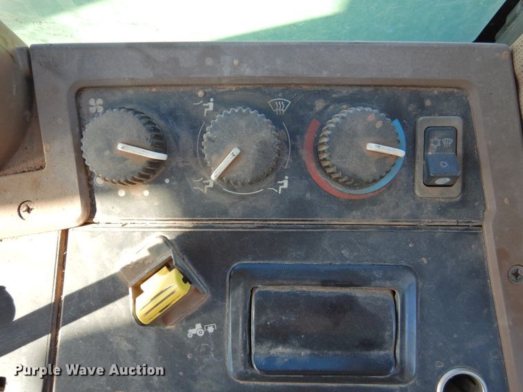 image for item DN0098 2000 John Deere 7810  MFWD tractor