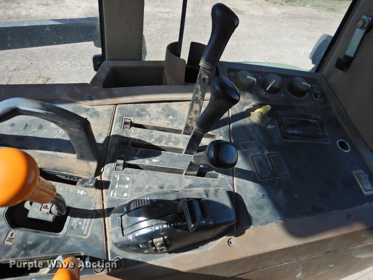 image for item DN0098 2000 John Deere 7810  MFWD tractor