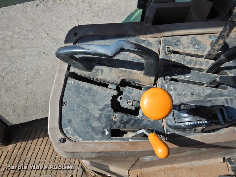 image for item DN0098 2000 John Deere 7810  MFWD tractor