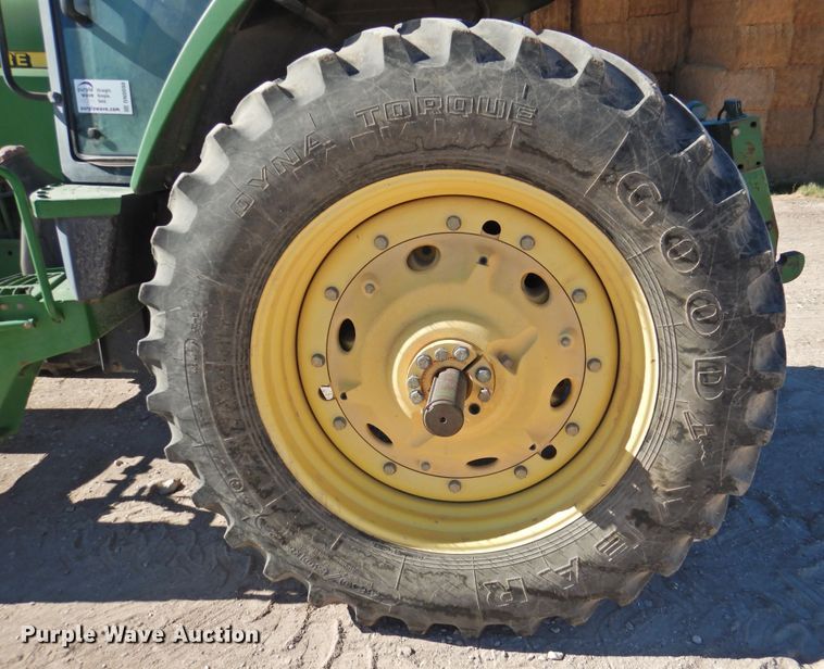 image for item DN0098 2000 John Deere 7810  MFWD tractor