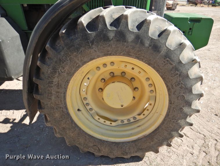 image for item DN0098 2000 John Deere 7810  MFWD tractor