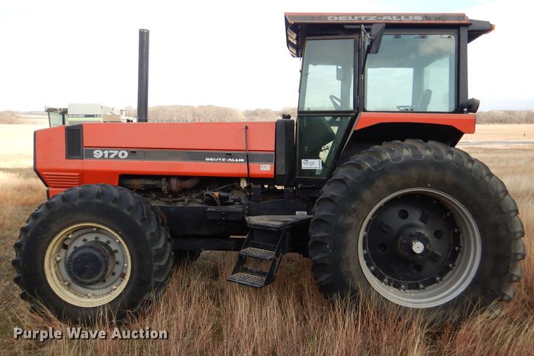 image for item DN5432 1989 Deutz Allis 9170  MFWD tractor