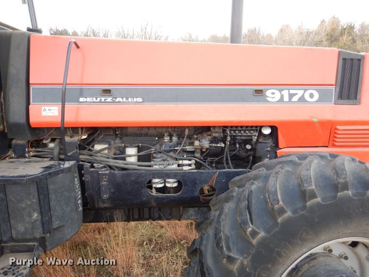 image for item DN5432 1989 Deutz Allis 9170  MFWD tractor