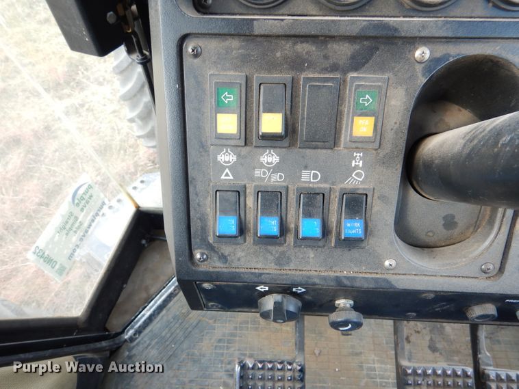 image for item DN5432 1989 Deutz Allis 9170  MFWD tractor