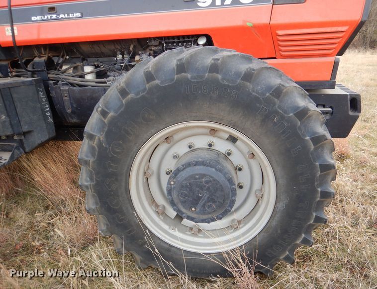 image for item DN5432 1989 Deutz Allis 9170  MFWD tractor