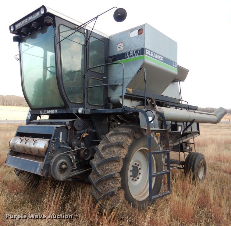 image for item DN5433 1987 Gleaner L3  combine