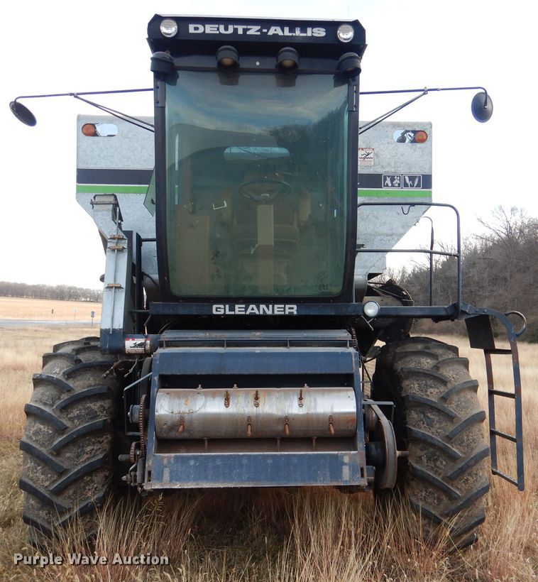 image for item DN5433 1987 Gleaner L3  combine