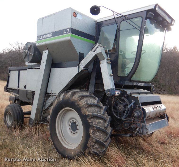 image for item DN5433 1987 Gleaner L3  combine
