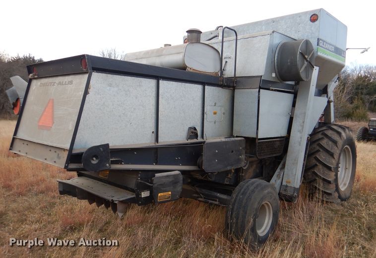 image for item DN5433 1987 Gleaner L3  combine