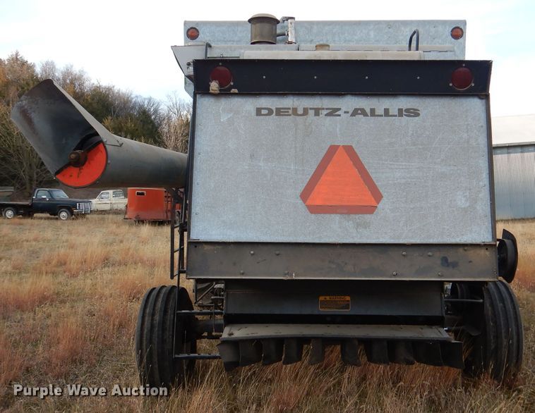 image for item DN5433 1987 Gleaner L3  combine