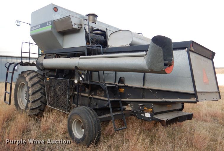 image for item DN5433 1987 Gleaner L3  combine