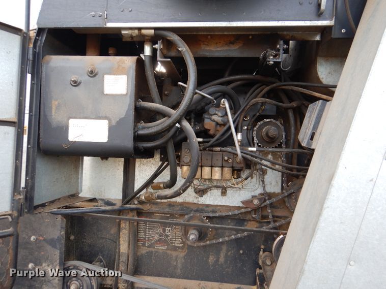 image for item DN5433 1987 Gleaner L3  combine