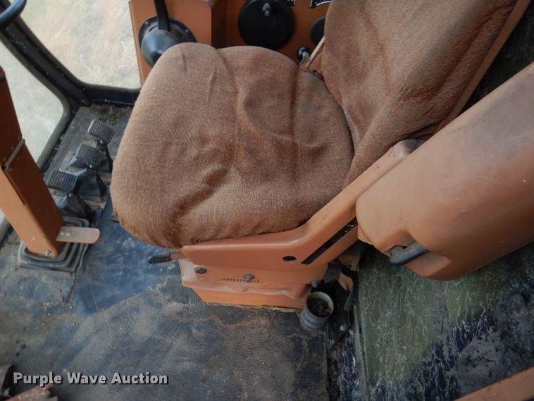 image for item DN5433 1987 Gleaner L3  combine