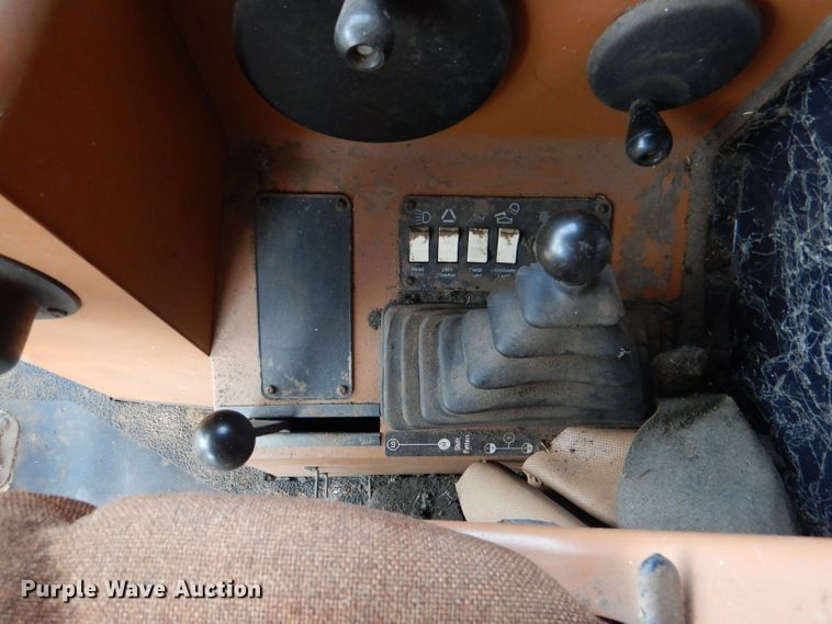 image for item DN5433 1987 Gleaner L3  combine